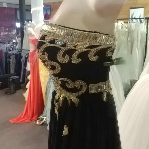 Jonathan Kayne gown - Picture 4 of 12